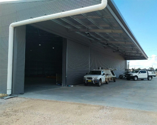Industrial shed building with cantilever awning